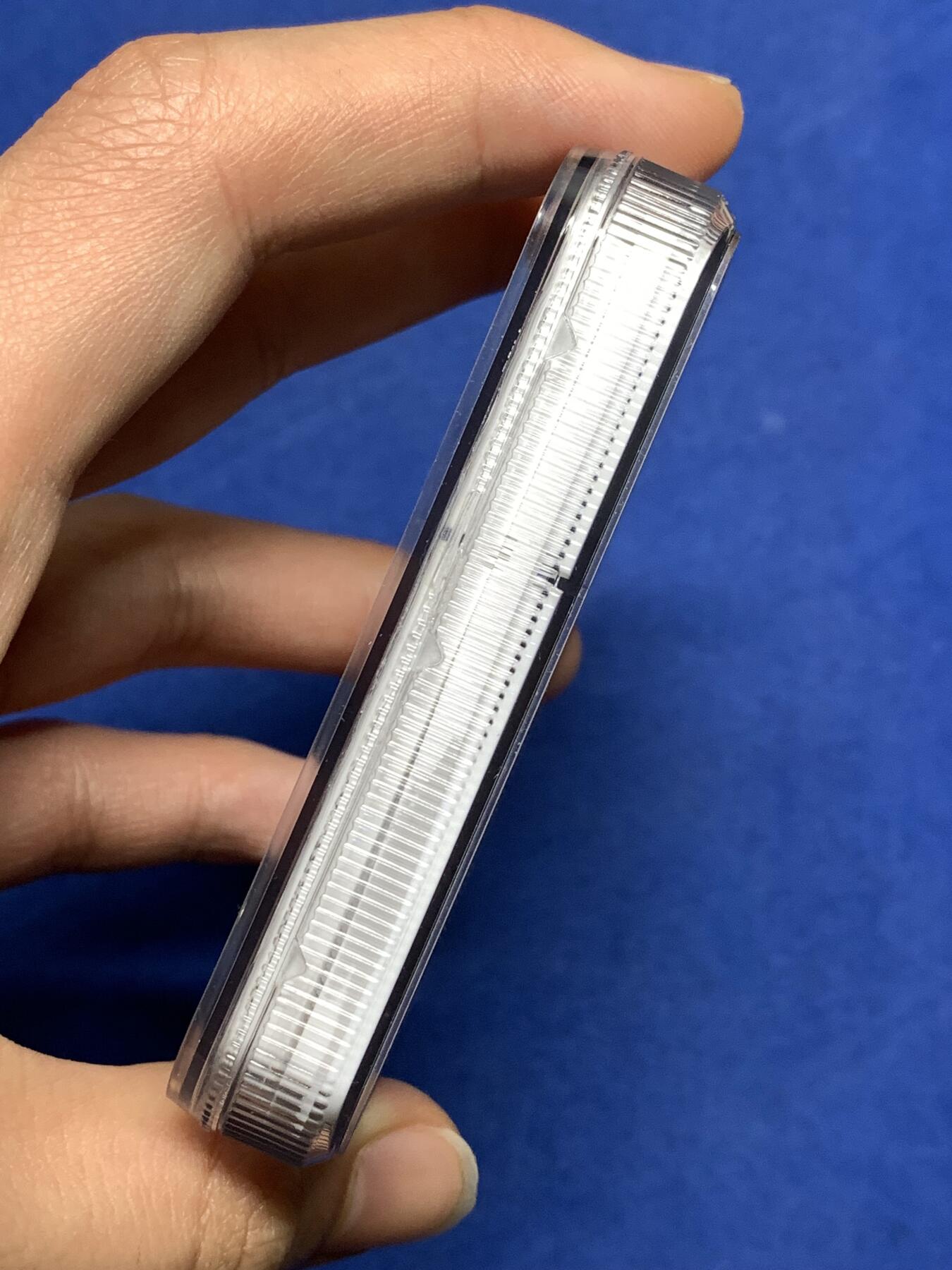 《竞宝斋》第474场 周日，周一 2场连拍 （全场包邮）欢迎送拍 NGC MS64 高分，加厚盒，稀少品种。梵蒂冈教皇庇护十一世于1934年发行的银质纪念章，由雕刻师A.Mistruzzi设计，用于纪念七位圣人的封圣仪式。纪念章正面为教皇左侧半身像，身着教宗礼服；背面描绘七位圣人立于云上，背景有十字架，铭文为拉丁语意“神圣救赎之年圆满结束”。该章发行了稀少，极具收藏价值。