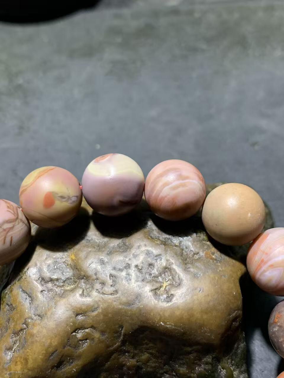 川料南红玛瑙包浆料手串一条，