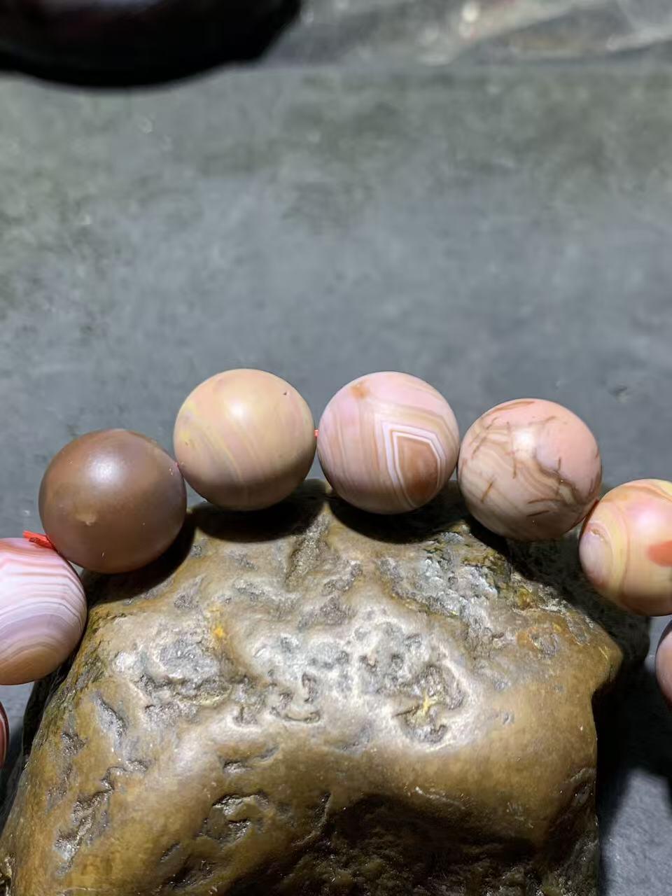 川料南红玛瑙包浆料手串一条，