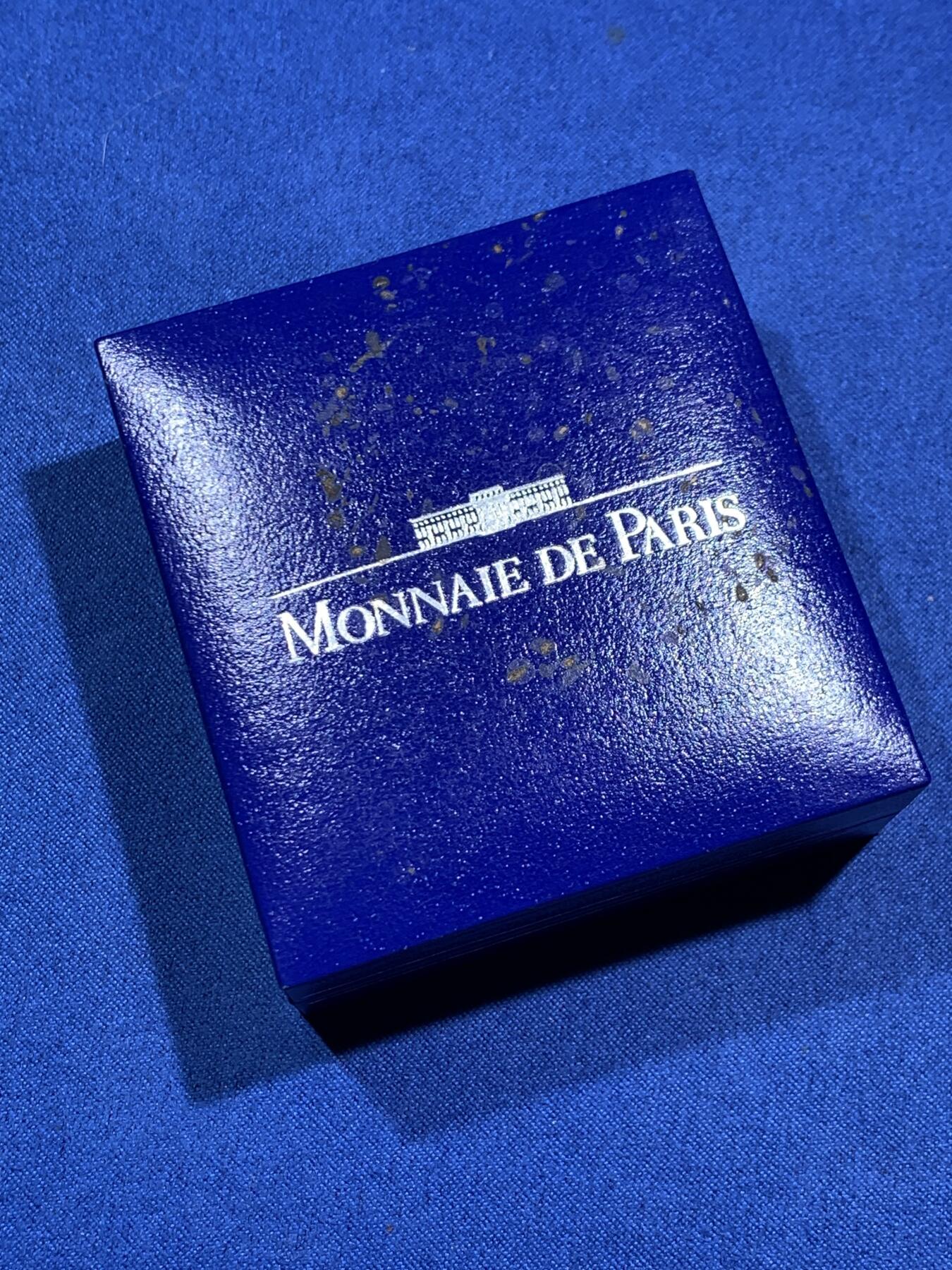 《竞宝斋》第474场 周日，周一 2场连拍 （全场包邮）欢迎送拍 2009年法国牛年生肖银币 900银 22.2克 原盒证