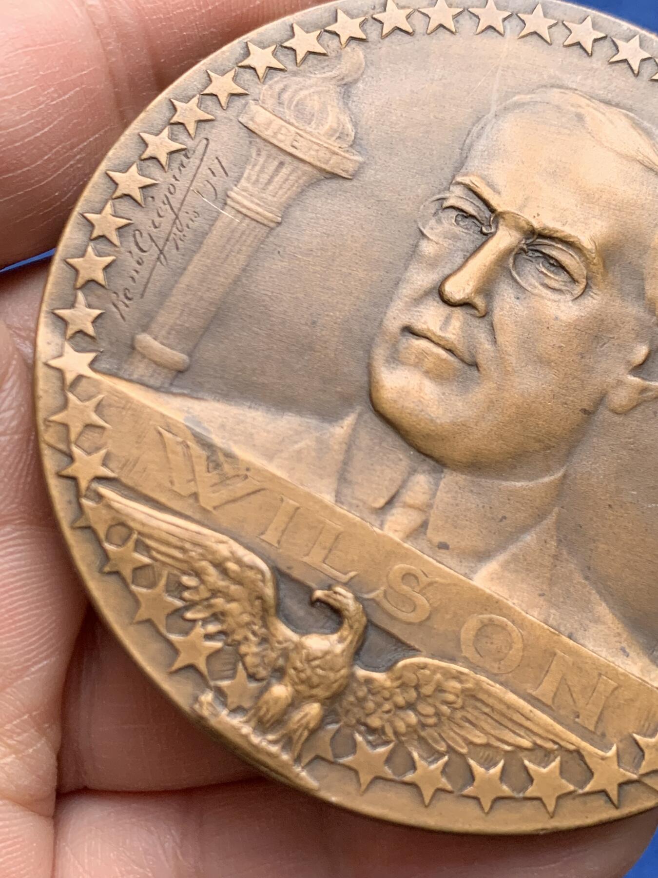 《竞宝斋》第474场 周日，周一 2场连拍 （全场包邮）欢迎送拍 名家Rene Gregoire作1917年美国加入第一次世界大战纪念大铜章 139.6克 67.6mm 丰饶角铜标