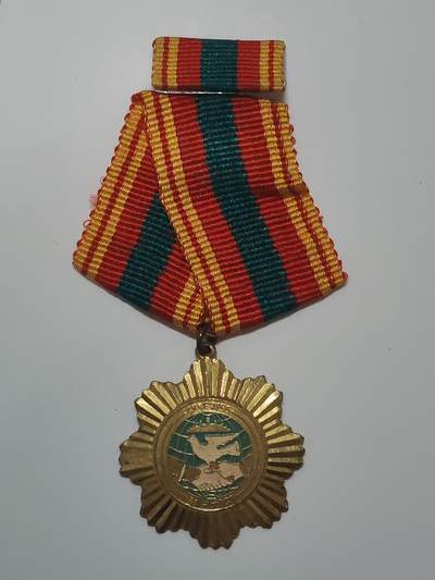 韵星假日军品类拍卖第48期 -- Rimey Holidays Militaria Auction 48 - 柬埔寨人民共和国友谊奖章带原略 奖章比勋章更少见 铜制 颁发给越南和东欧阵营共产国家