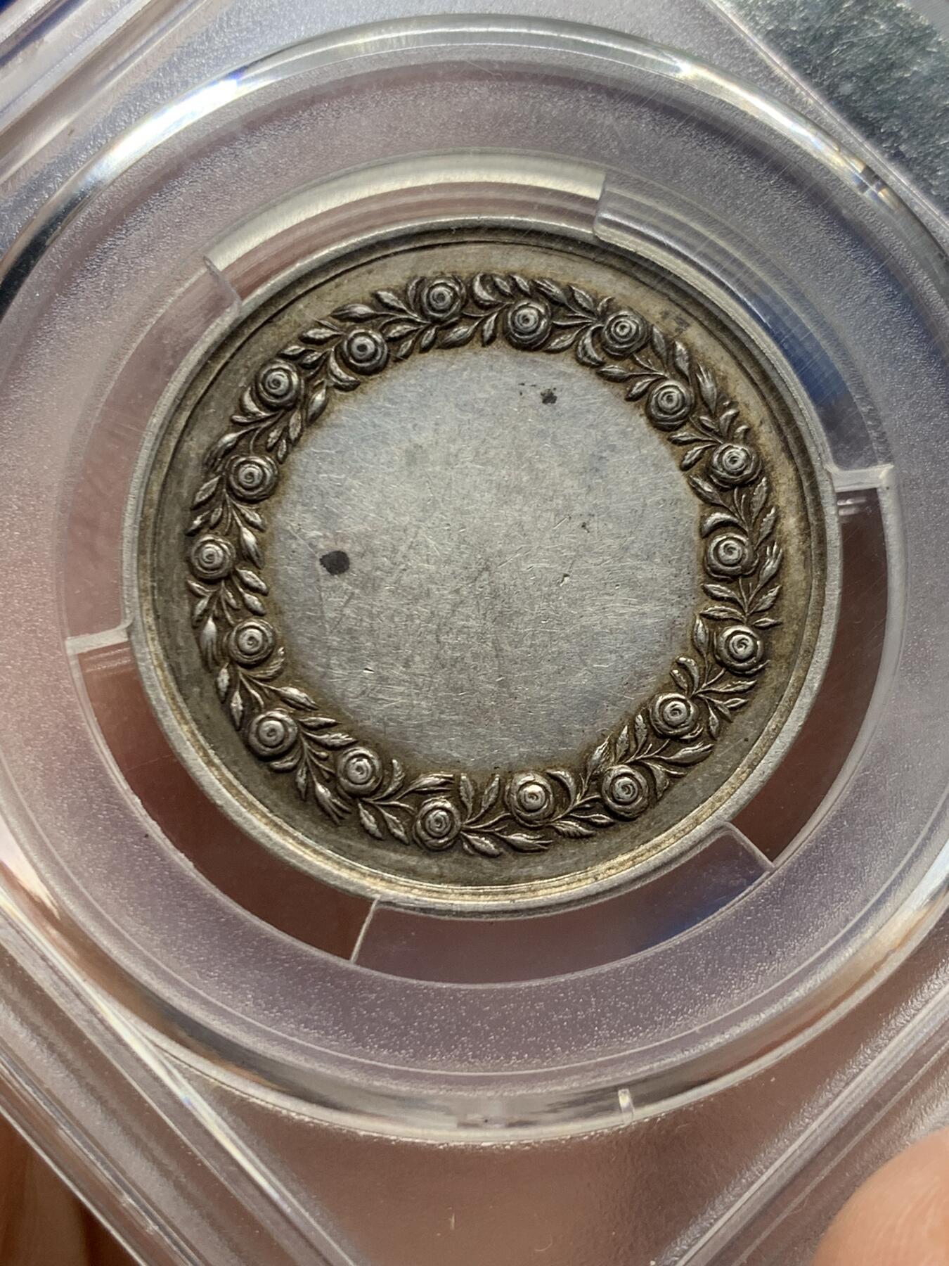 《竞宝斋》第474场 周日，周一 2场连拍 （全场包邮）欢迎送拍 法国婚姻与爱情纪念银章 12克 30mm 背面无刻字