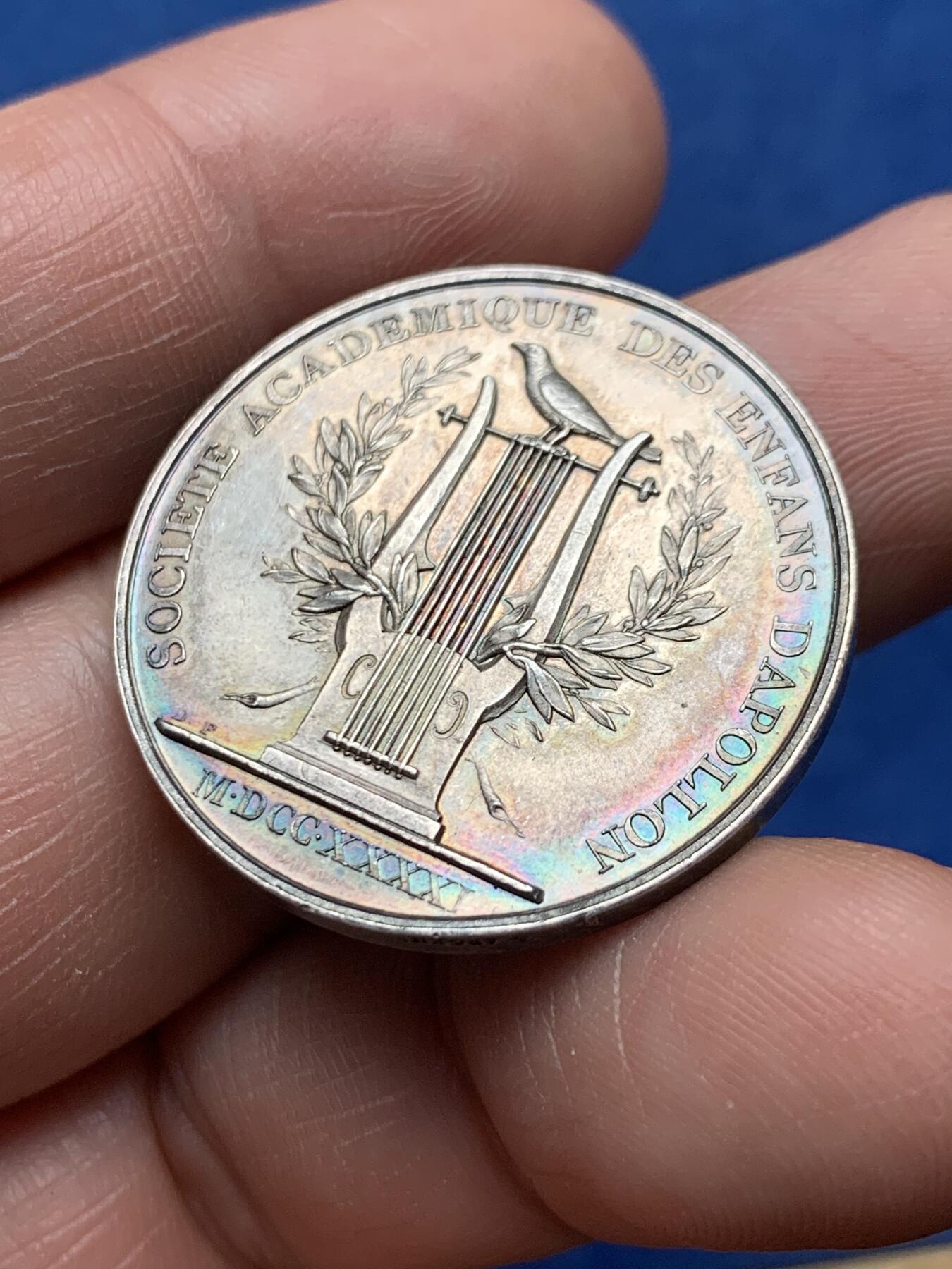 《竞宝斋》第474场 周日，周一 2场连拍 （全场包邮）欢迎送拍 法国阿波罗之子音乐协会（1741年成立）纪念银章，蜜蜂ARGENT，10.12克，30mm