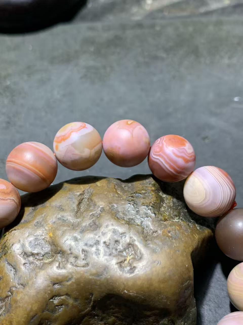 川料南红玛瑙包浆料手串一条，