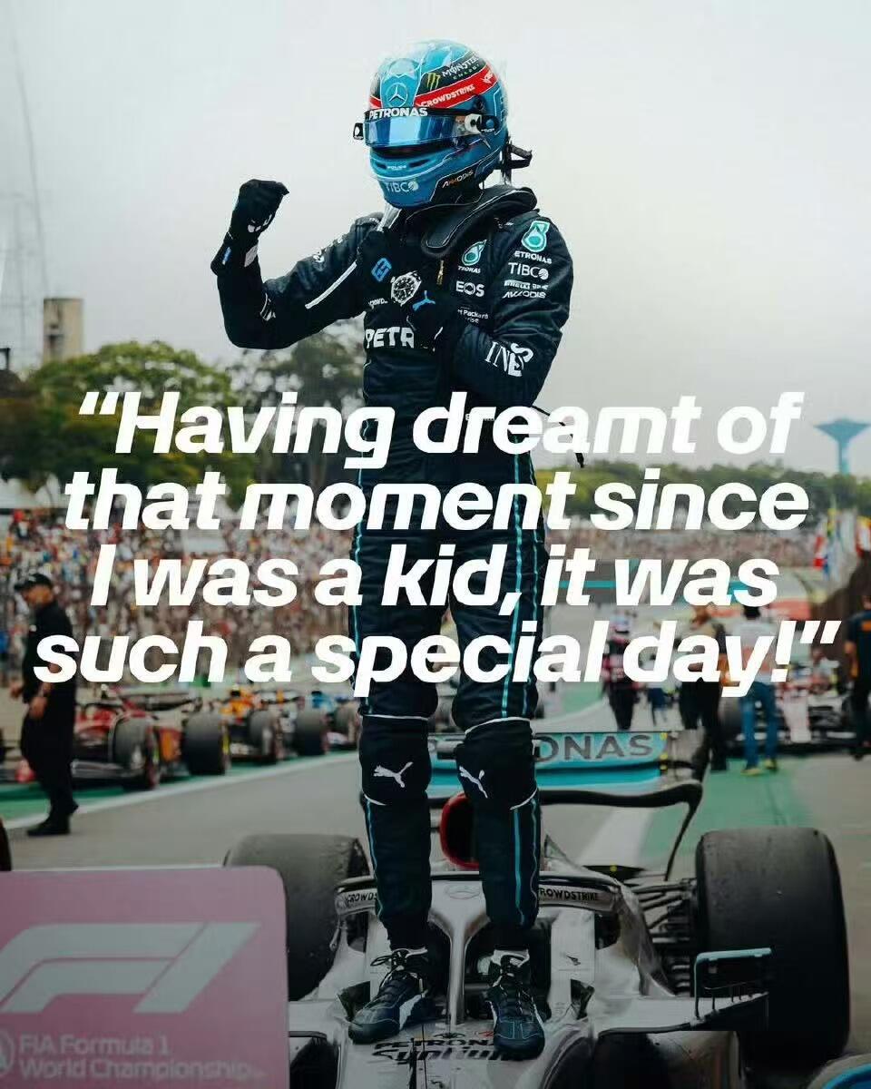 零元拍：银色墨迹配银箭！梅赛德斯奔驰马石油车队首席车手乔治-拉塞尔亲签1:43Mercedes-AMG F1 W13 E Performance巴西站职业生涯分站赛首冠冠军车模型！