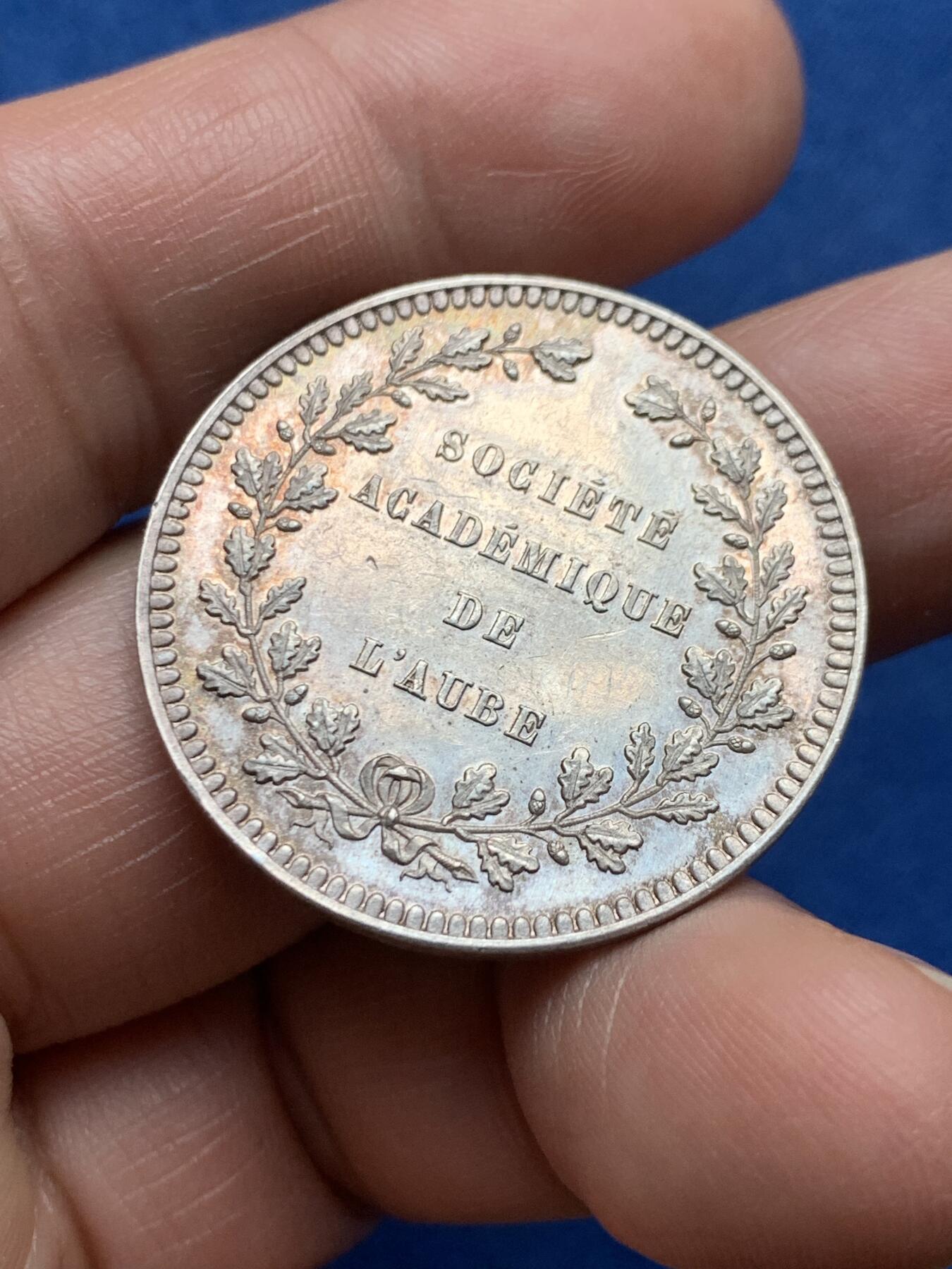 《竞宝斋》第474场 周日，周一 2场连拍 （全场包邮）欢迎送拍 法国奥布省学术协会纪念银章 11.4克 31.6mm 蜜蜂银标