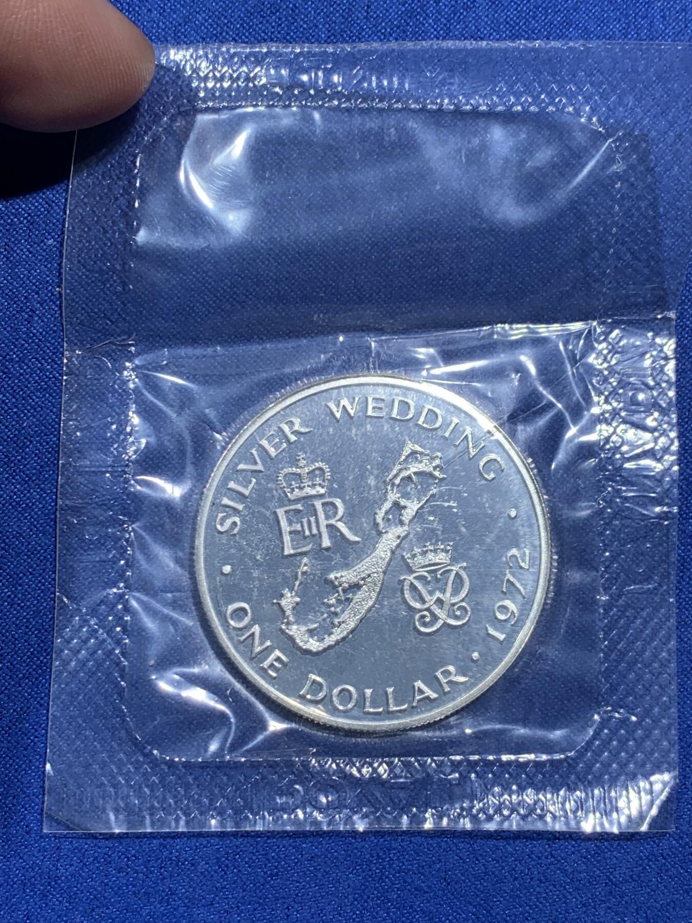 《竞宝斋》第474场 周日，周一 2场连拍 （全场包邮）欢迎送拍 百慕大群岛1972年壹元女王银婚精制克朗型纪念银币 原盒 28克 925银