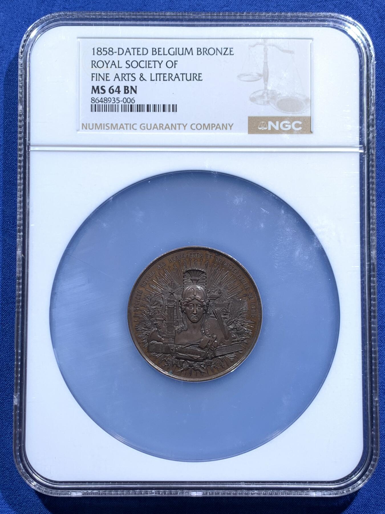 《竞宝斋》第474场 周日，周一 2场连拍 （全场包邮）欢迎送拍 NGC MS64BN 比利时1858皇家美术与文学协会50周年庆典铜章 巧克力色雅典娜与衔尾蛇