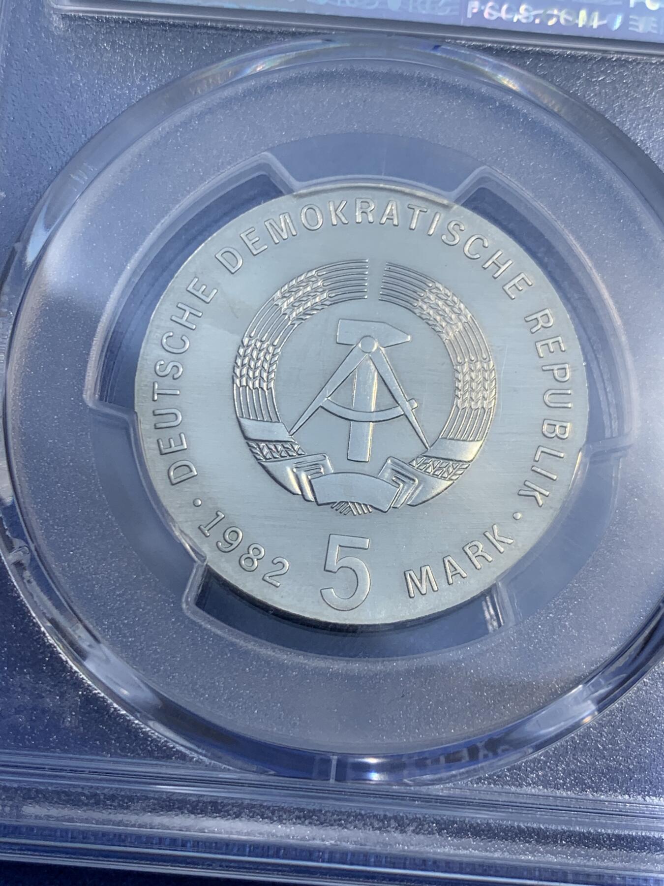 《竞宝斋》第474场 周日，周一 2场连拍 （全场包邮）欢迎送拍 PCGS UNC 1982年东德5马克纪念币 教育家弗里德里希·福禄贝尔诞辰200周年纪念