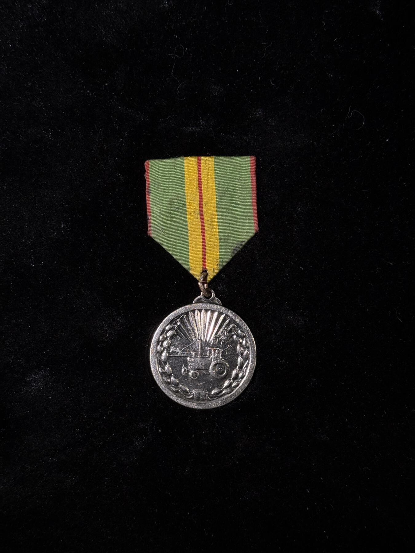 戎马世界章牌大赏，第112期 朝鲜农业功劳奖章