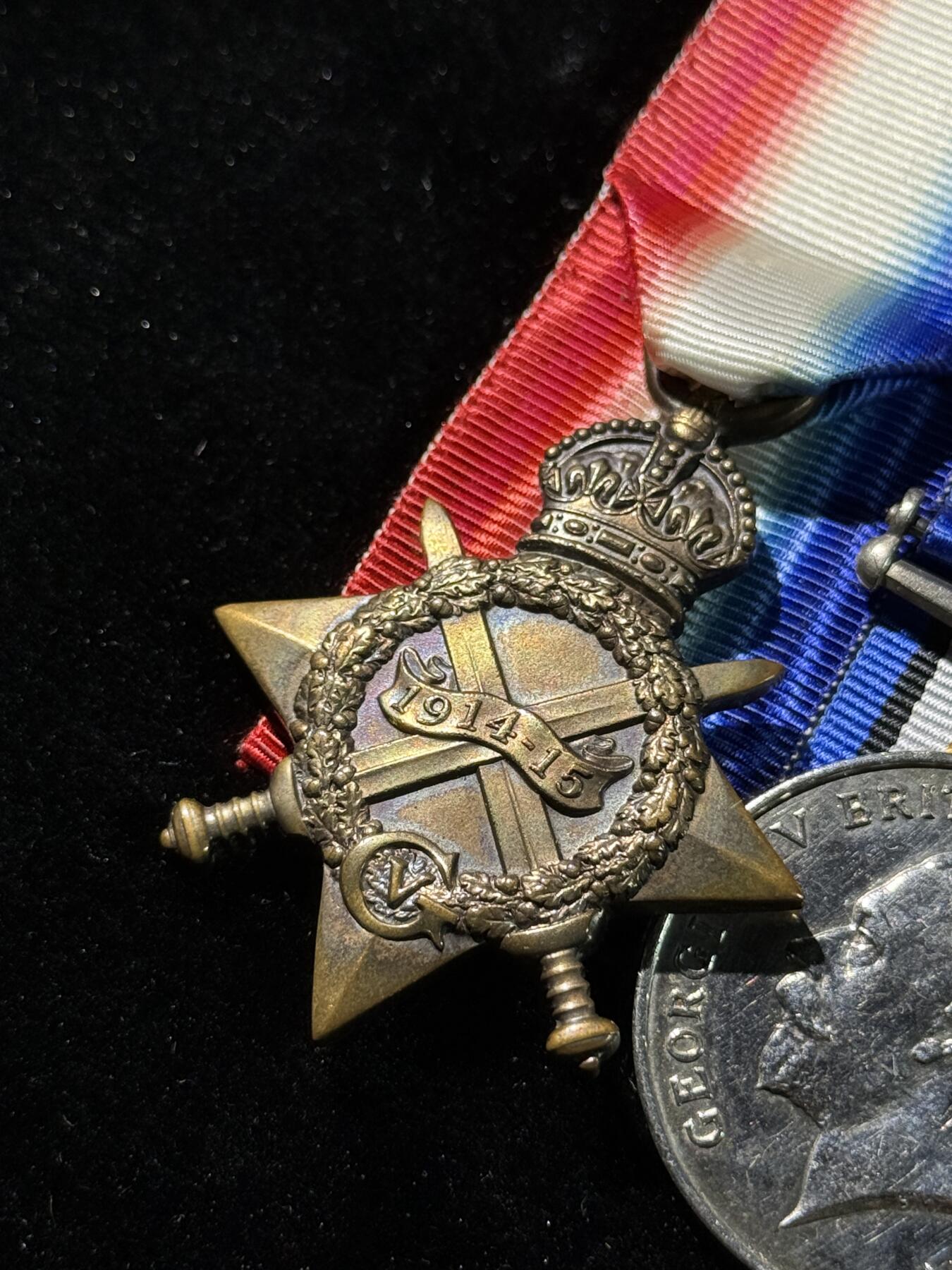 戎马世界章牌大赏，第112期 英国海军长期服役与一战奖章联排，带得主档案资料