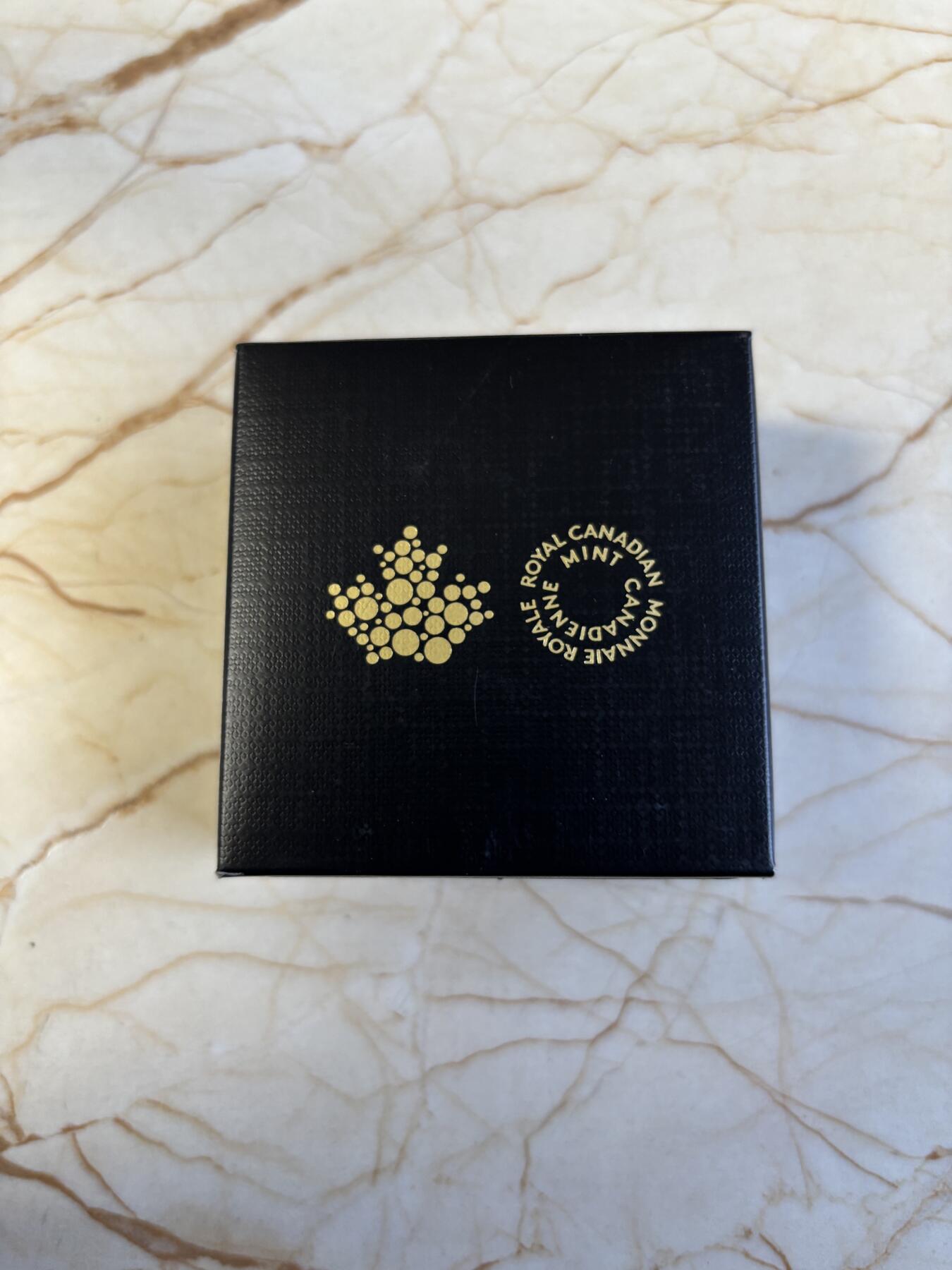 第195期拍卖 加拿大2019年恐龙蛋鸭嘴龙夜光1盎司纪念银币，9999银，发行4000枚