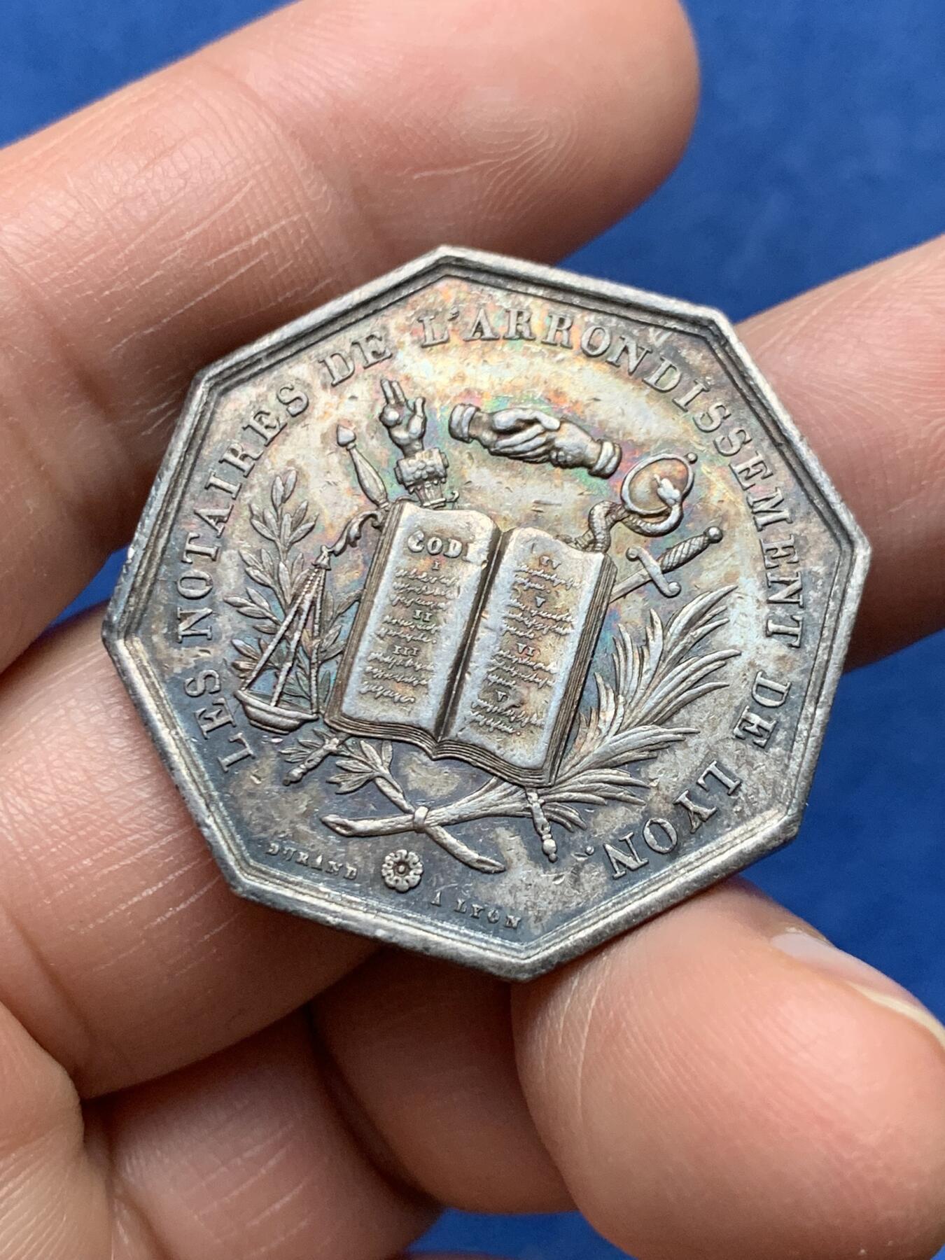 《竞宝斋》第474场 周日，周一 2场连拍 （全场包邮）欢迎送拍 法国1839年里昂公证人协会八角银质代币，船首ARGENT，14.4克，32.4mm