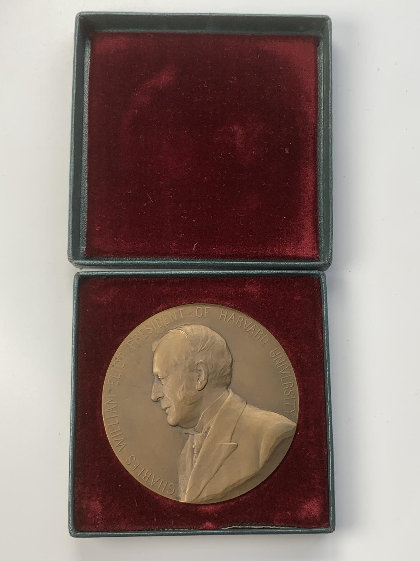 掌中浮雕-藏着的欧洲第056场 1907年哈佛大学校长查尔斯·威廉·埃利奥特纪念铜章，81mm，原盒