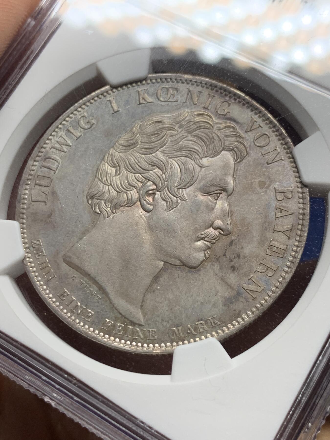 《竞宝斋》第474场 周日，周一 2场连拍 （全场包邮）欢迎送拍 NGC MS62 德国 1835 巴伐利亚 本笃会学校纪念泰勒  细节底板都非常好 比起普通MS更值得入藏