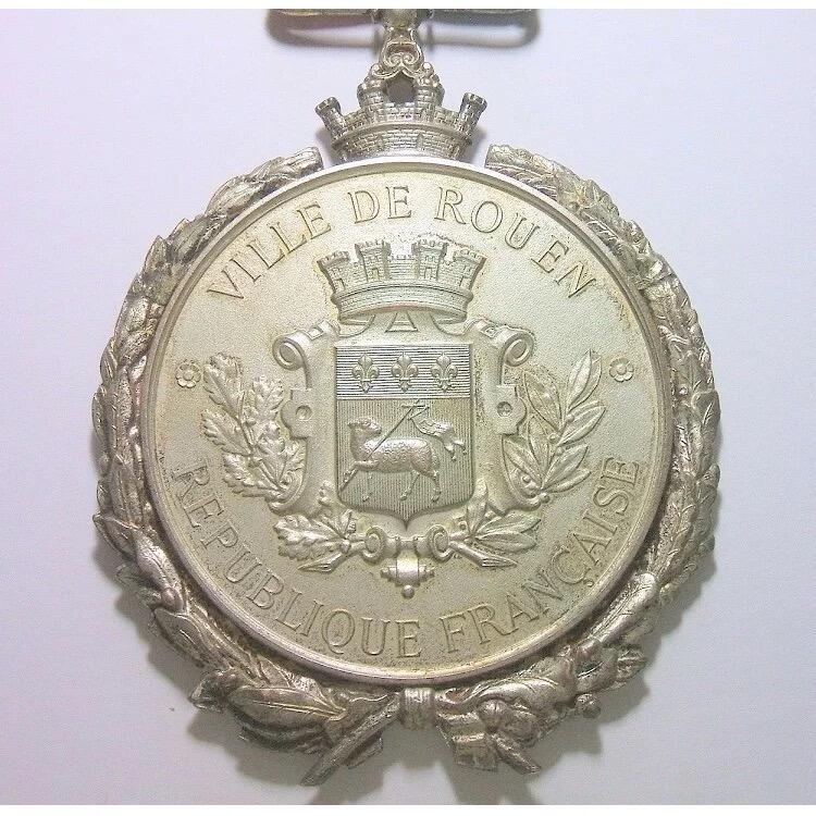 【艺术】法国艺术大章1885年 女神坐人带花环 高浮雕精制超大镀银章 带绶带 83MM 175克