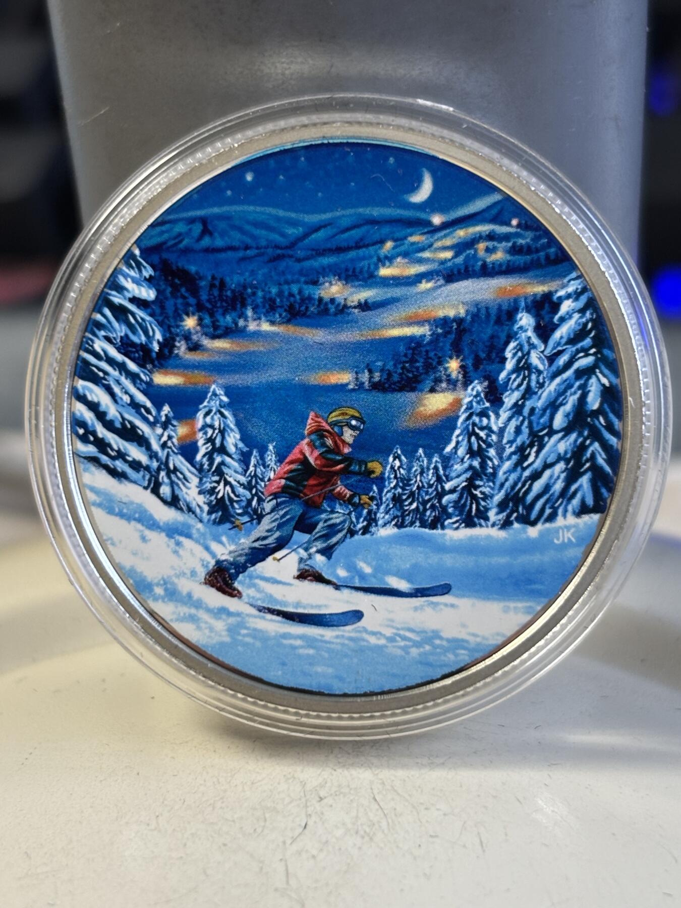 第195期拍卖 加拿大2017年户外运动系列夜光划雪精制纪念彩银币，9999银，23.17克，