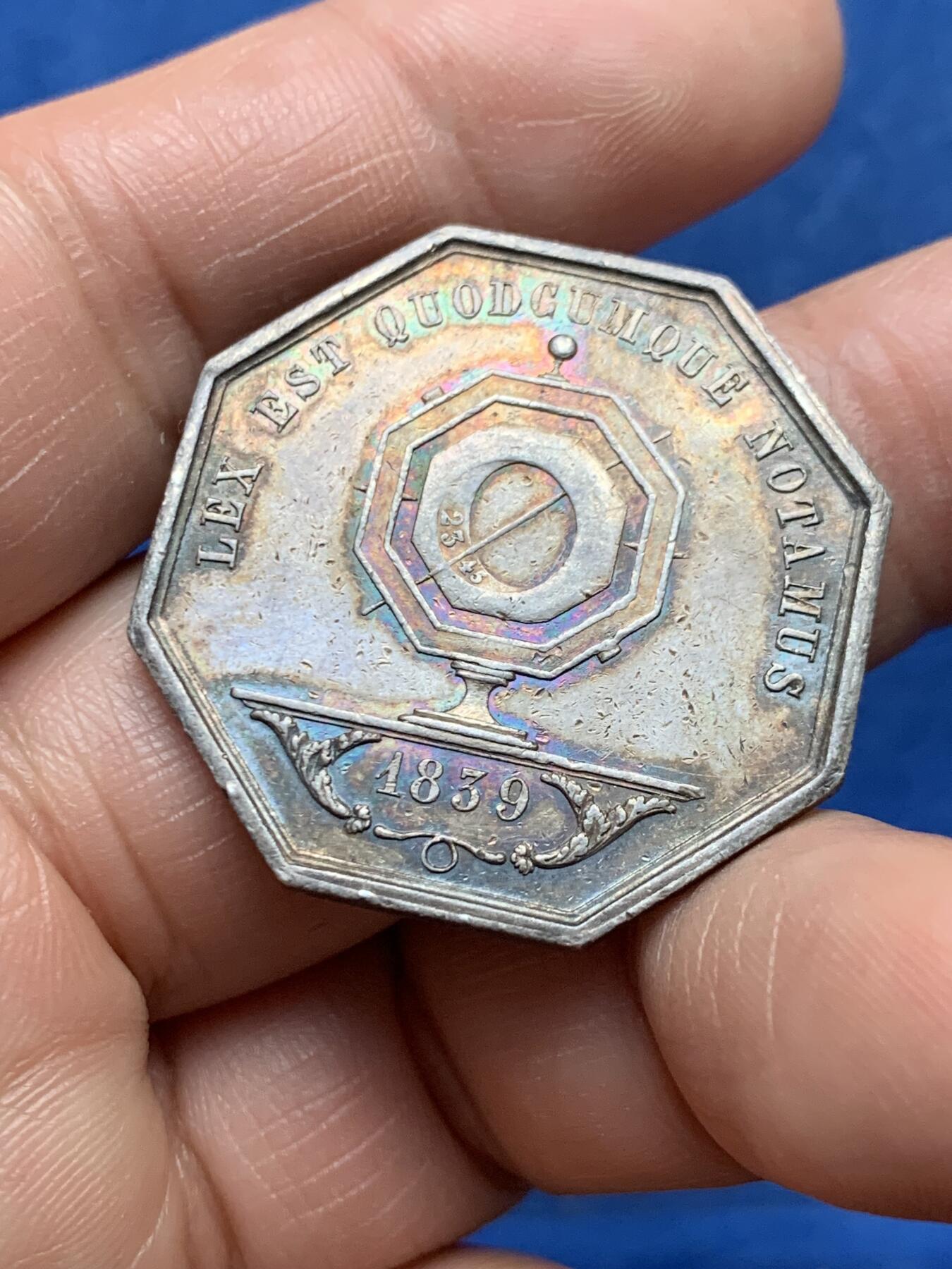 《竞宝斋》第474场 周日，周一 2场连拍 （全场包邮）欢迎送拍 法国1839年里昂公证人协会八角银质代币，船首ARGENT，14.4克，32.4mm