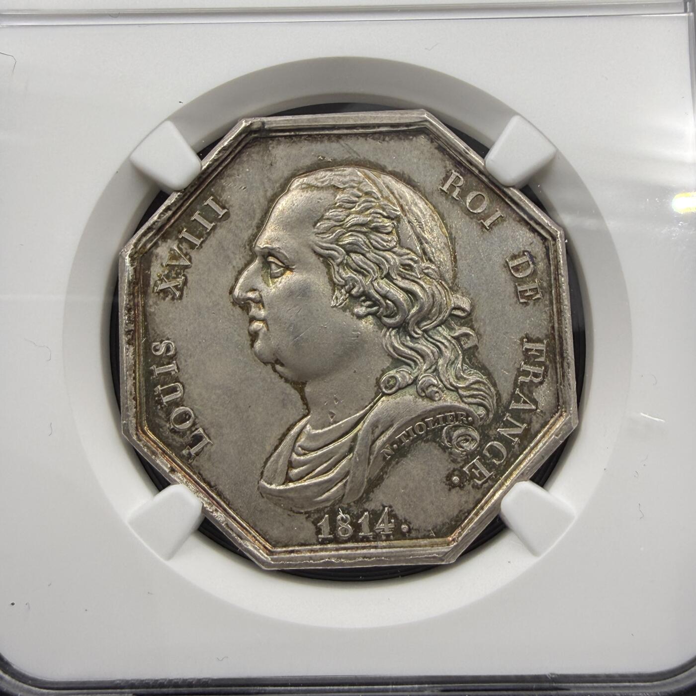 「木头集藏」“春启藏心”——章牌精品专场 N.TIOLIER～1814年法国波尔多公证人协会八角银章，MS 63，直径：34 mm，早期无边铭原铸版。正面拉丁语：LEX EST QUODCUMQUE NOTAMUS，译为“我们所记录的，即是法律”，背面：吉伦特省波尔多区公证人协会。保存很不错！