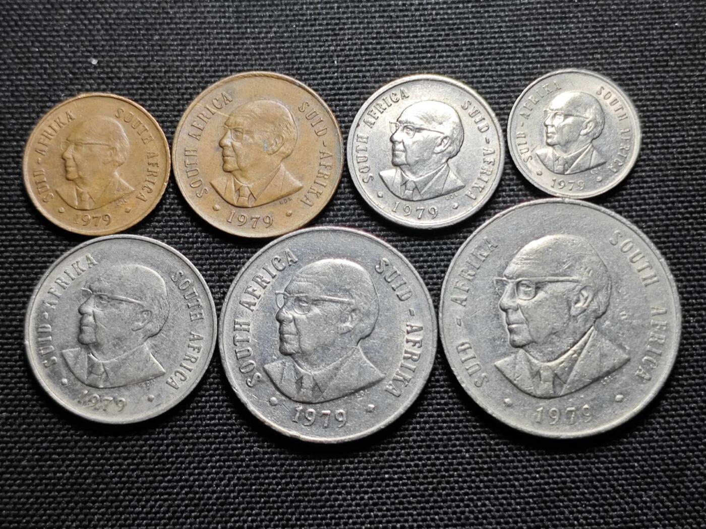 KK钱币收藏小铺   套币专场 2月预留时间 周末发货  1979南非大小面值清年套 总统迪德里希斯