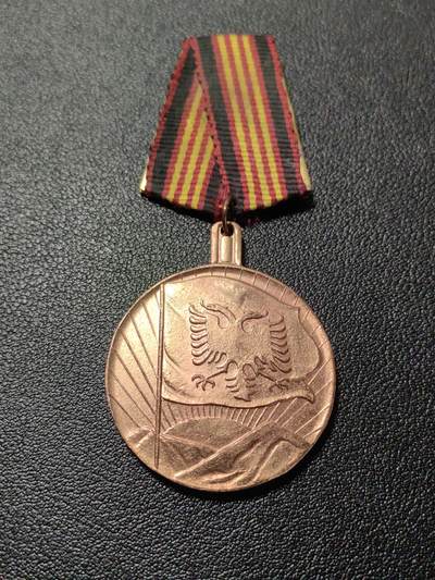 靖甫拍卖第七场 - 阿尔巴尼亚祖国成就奖章 剧变后抹除红星版 少见