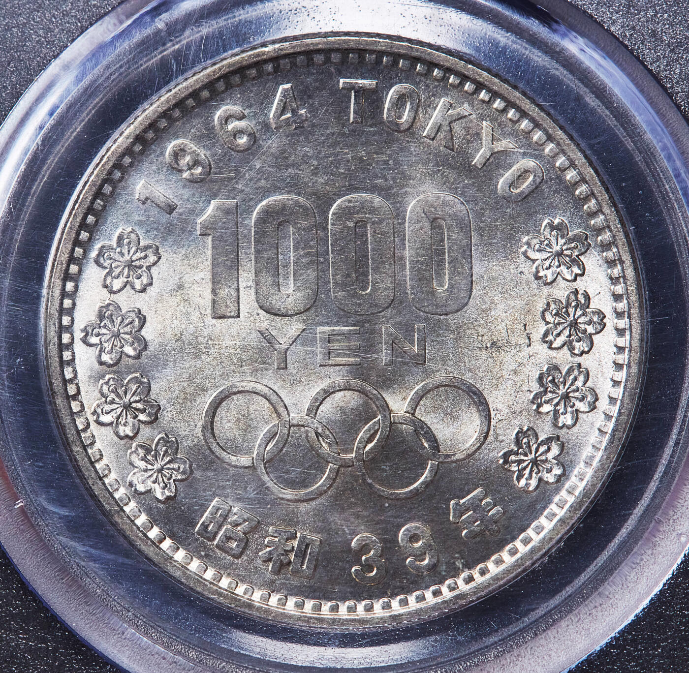 【俄甄集藏】2026年(050)04-01星期三 晚 19:30 全场包邮 日本1964年纪念东京奥运会1000円银币，公博 MS67，重20克，925银，转光品相