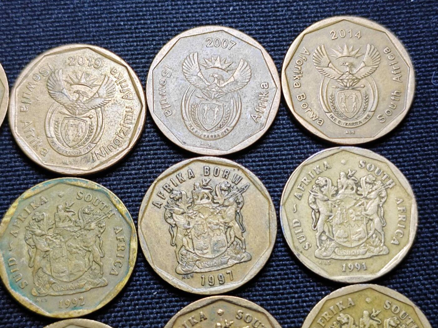 KK钱币收藏小铺   套币专场 2月预留时间 周末发货  南非50分 大小数字一组15枚