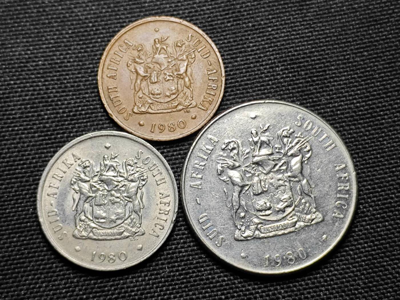 KK钱币收藏小铺   套币专场 2月预留时间 周末发货  1980南非清年3枚