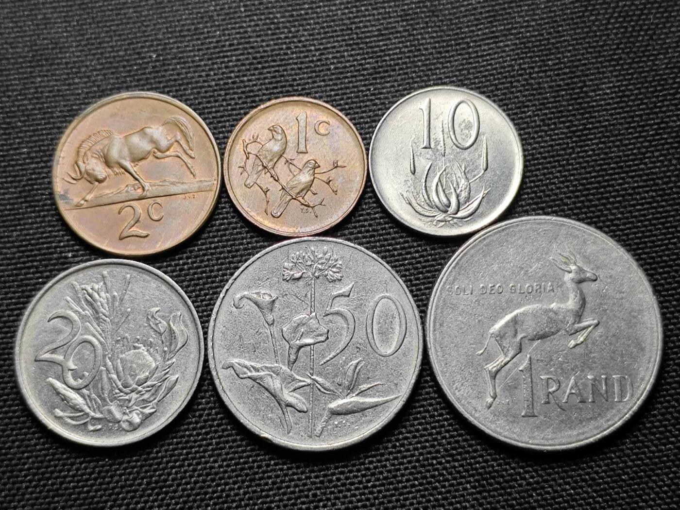 KK钱币收藏小铺   套币专场 2月预留时间 周末发货  1977南非大小面值清年套