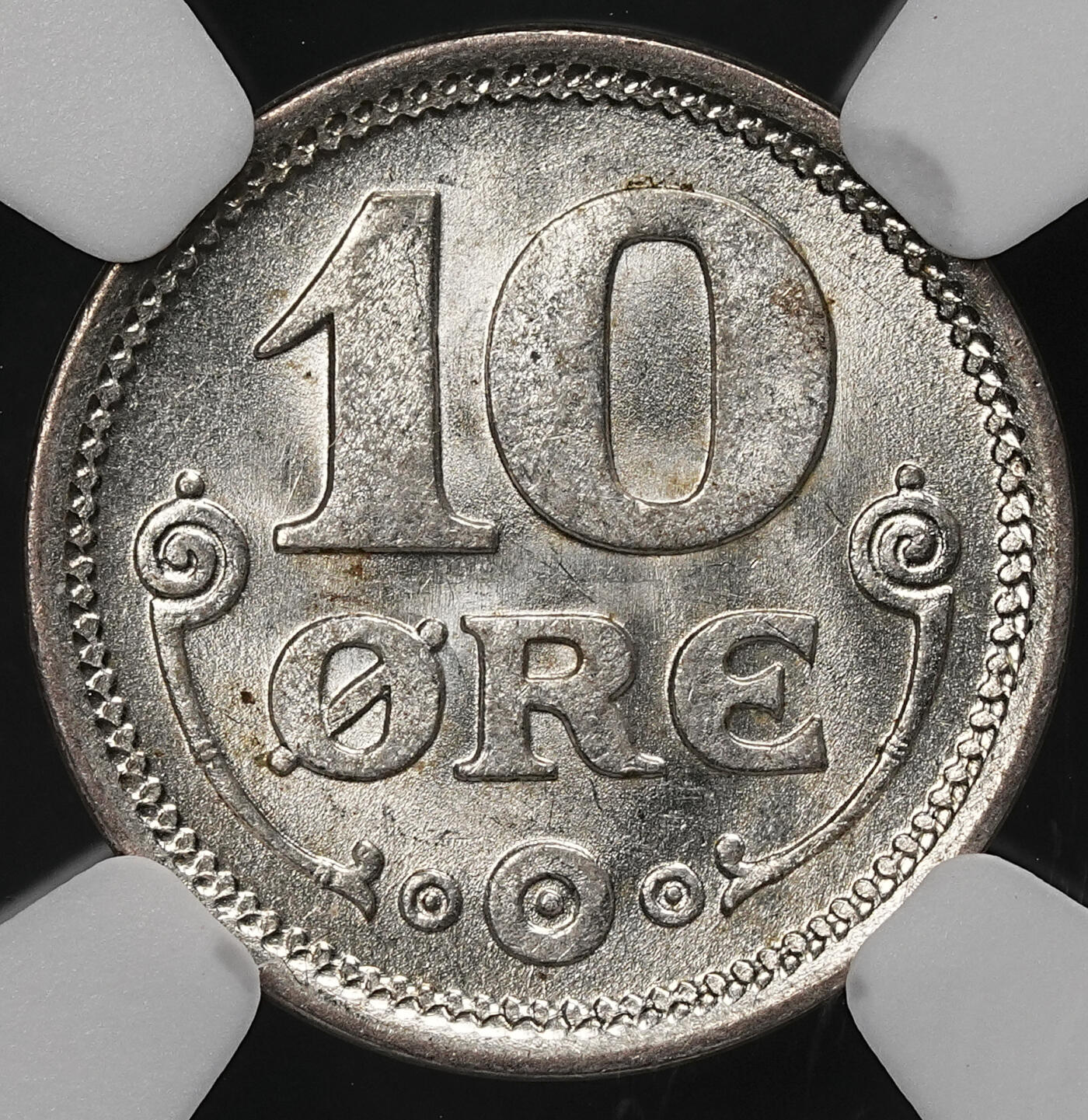 修遠堂世界钱币第109期 NGC评级 丹麦10欧尔银币3枚