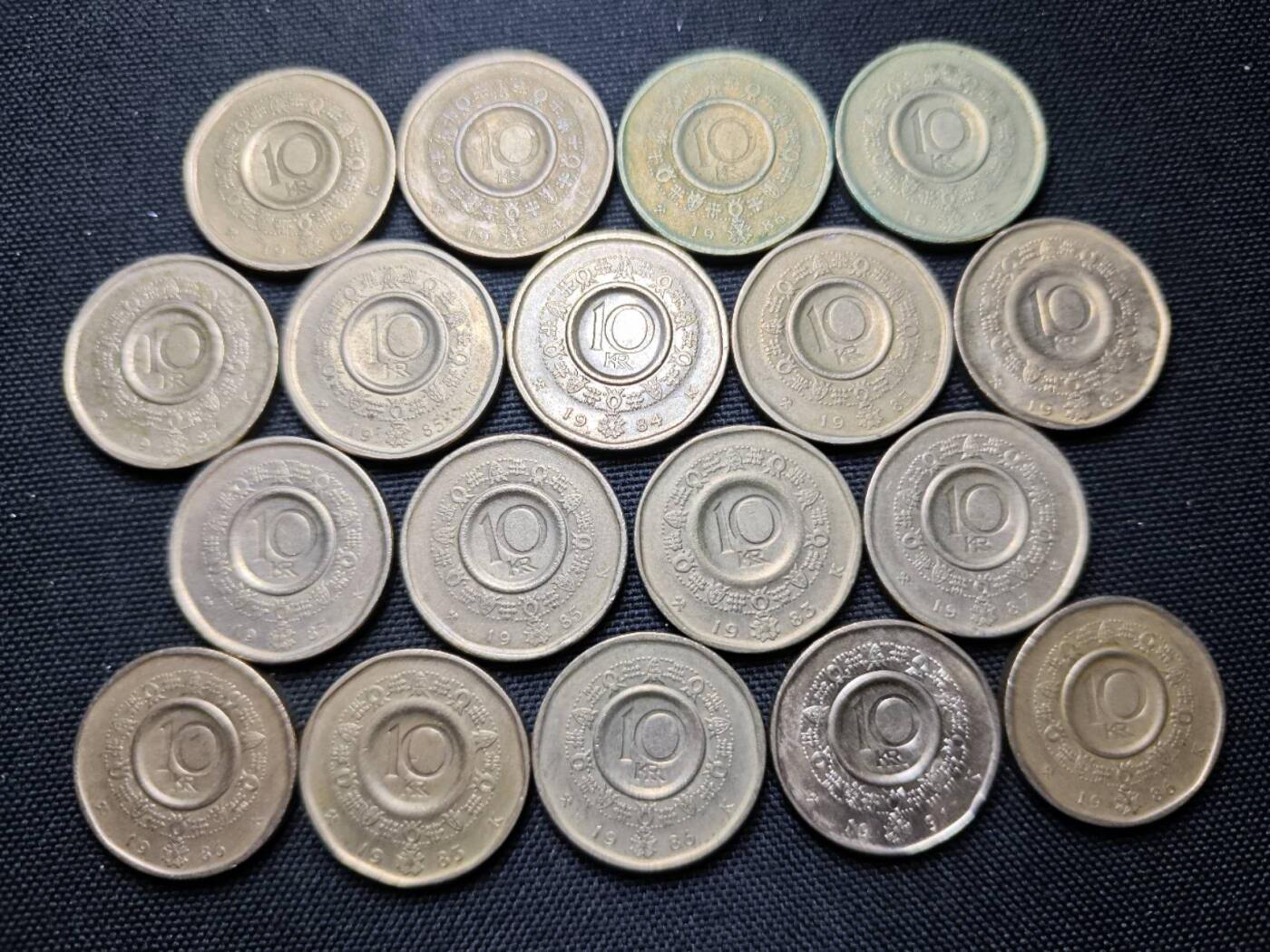 KK钱币收藏小铺   套币专场 2月预留时间 周末发货  挪威10克朗一组18枚 面值180克朗