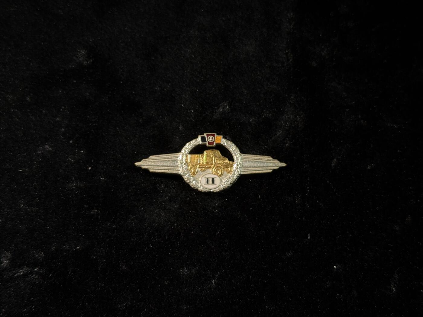 戎马世界章牌大赏，第112期 东德技能章