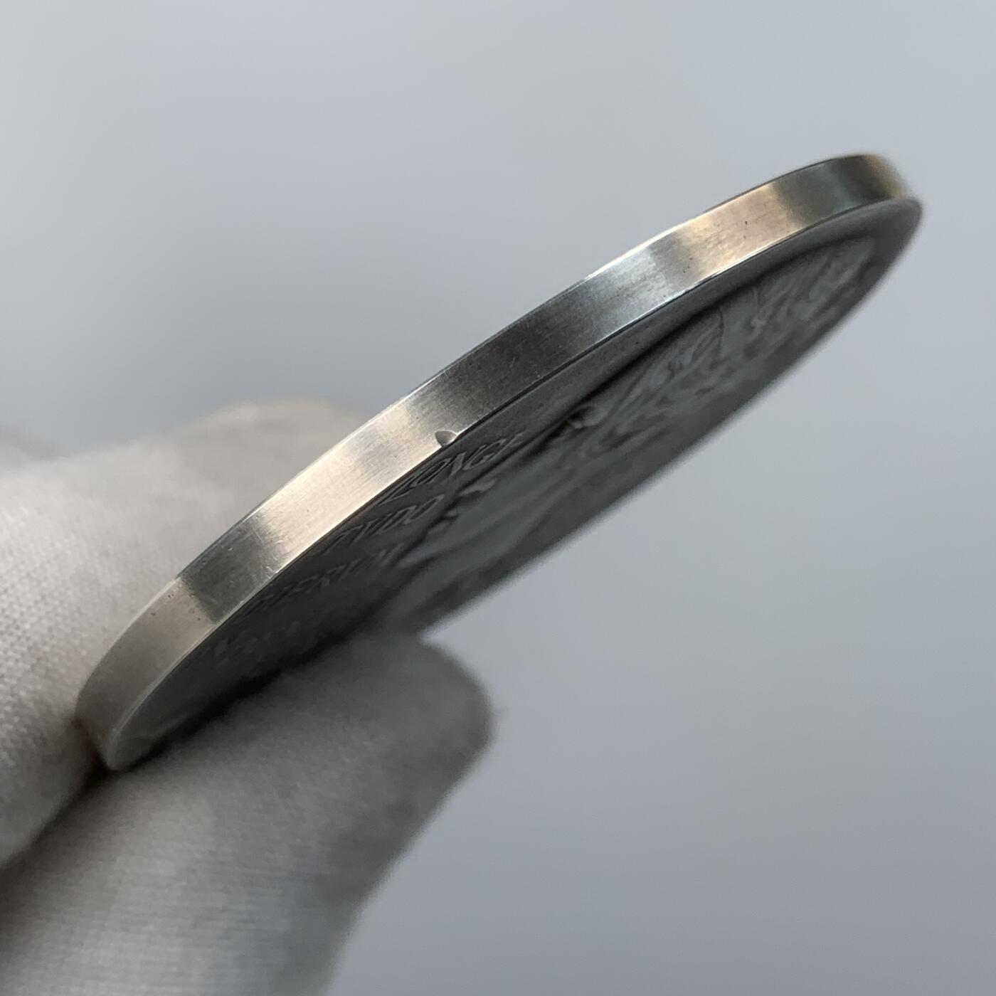 掌中浮雕-藏着的欧洲第056场 1897年英国维多利亚女王登基60周年纪念银章, 55mm, 84.6g，带原盒