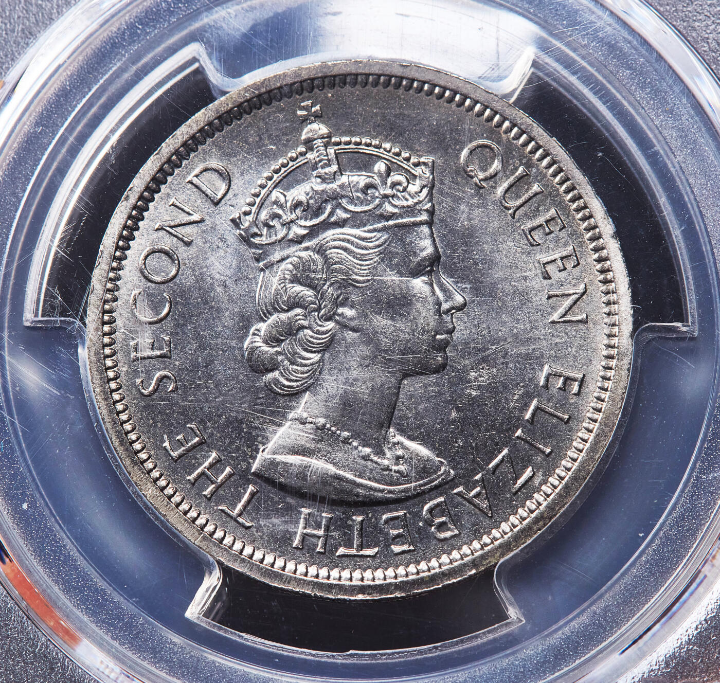 【俄甄集藏】2026年(050)04-01星期三 晚 19:30 全场包邮 中国香港1960年伊拉莎白二世KN版、H版高冠壹元硬币不同版2枚一组，PCGS MS63/MS65，原光品相