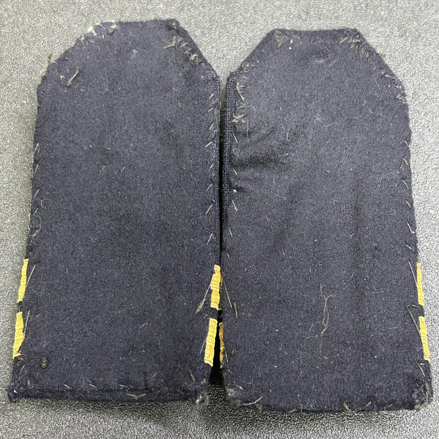 西秦中古拍卖第八十一期  英国皇家海军中校早期肩章