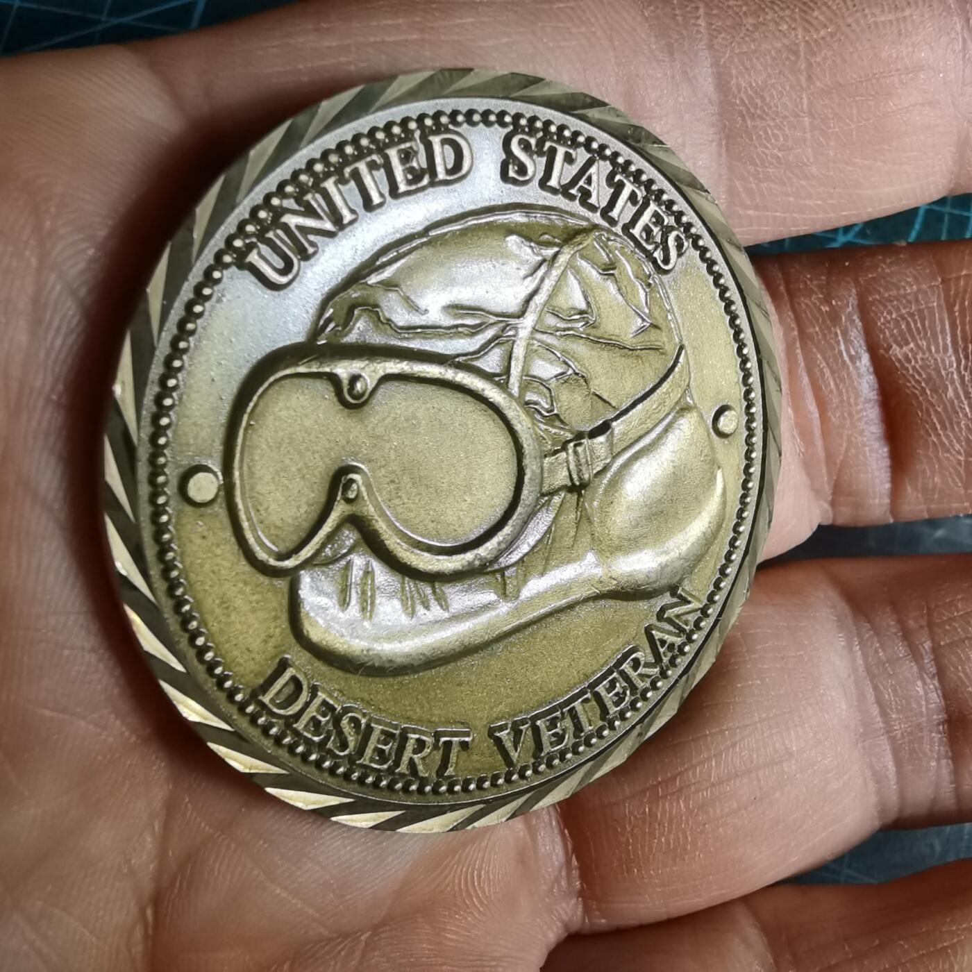 沼泽如烟--第1033场 美国“沙漠风暴”老兵（Desert Veteran）主题的挑战币，主要用于表彰和纪念在海湾战争（Desert Storm/Desert Shield）中服役的美军退伍军人。