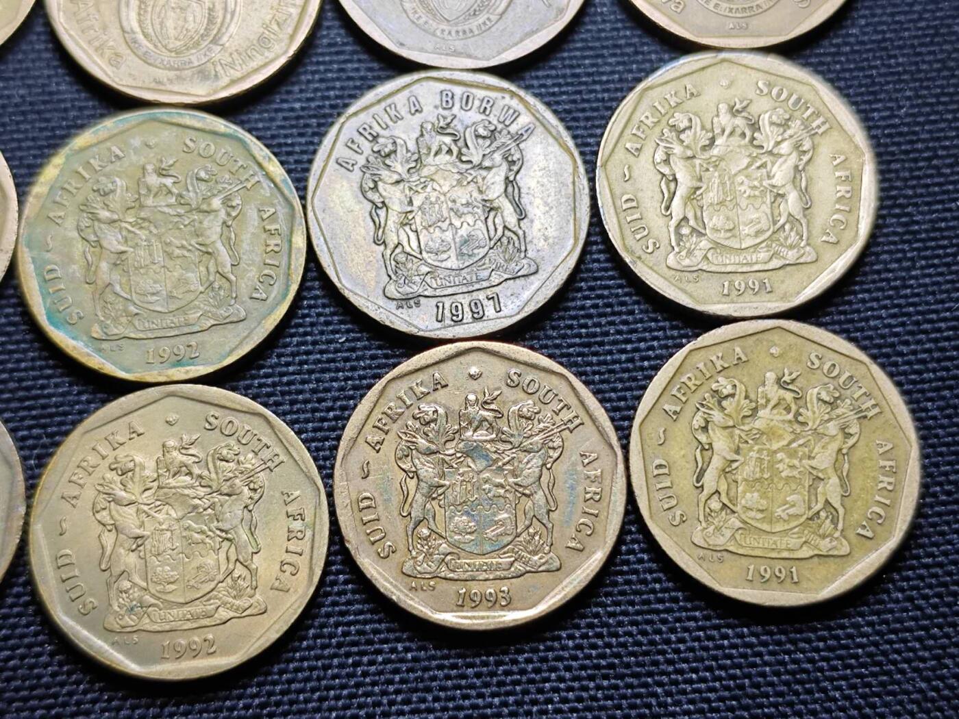 KK钱币收藏小铺   套币专场 2月预留时间 周末发货  南非50分 大小数字一组15枚