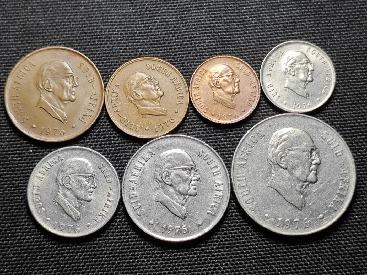 KK钱币收藏小铺   套币专场 2月预留时间 周末发货  1976南非大小面值清年套 总统福歇