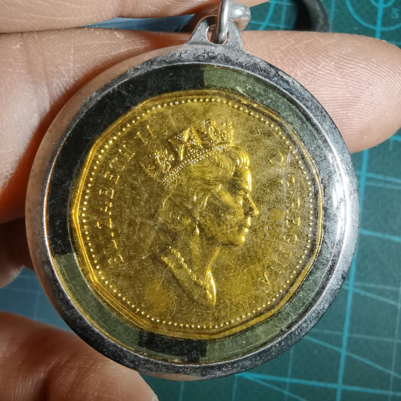 沼泽如烟--第1033场 加拿大一元吊坠