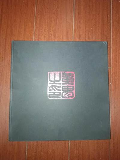 1987年德国杜塞尔多夫博物馆 黄胄德国展览精品画集
12开精装，黄胄画集，内容丰富，收录黄胄经典作品
品相还可以，封面边角有点旧痕，内页干净无写划
适合美术、艺术、黄胄爱好者收藏
 - 1987年德国杜塞尔多夫博物馆 黄胄德国展览精品画集
12开精装，黄胄画集，内容丰富，收录黄胄经典作品
品相还可以，封面边角有点旧痕，内页干净无写划
适合美术、艺术、黄胄爱好者收藏
