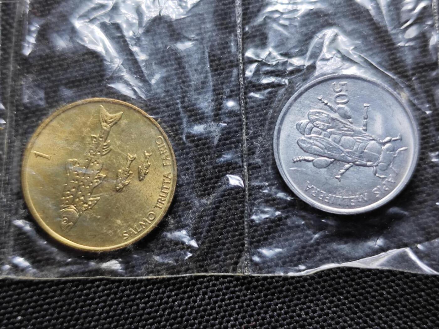 KK钱币收藏小铺   套币专场 2月预留时间 周末发货  斯洛文尼亚大小面值一组