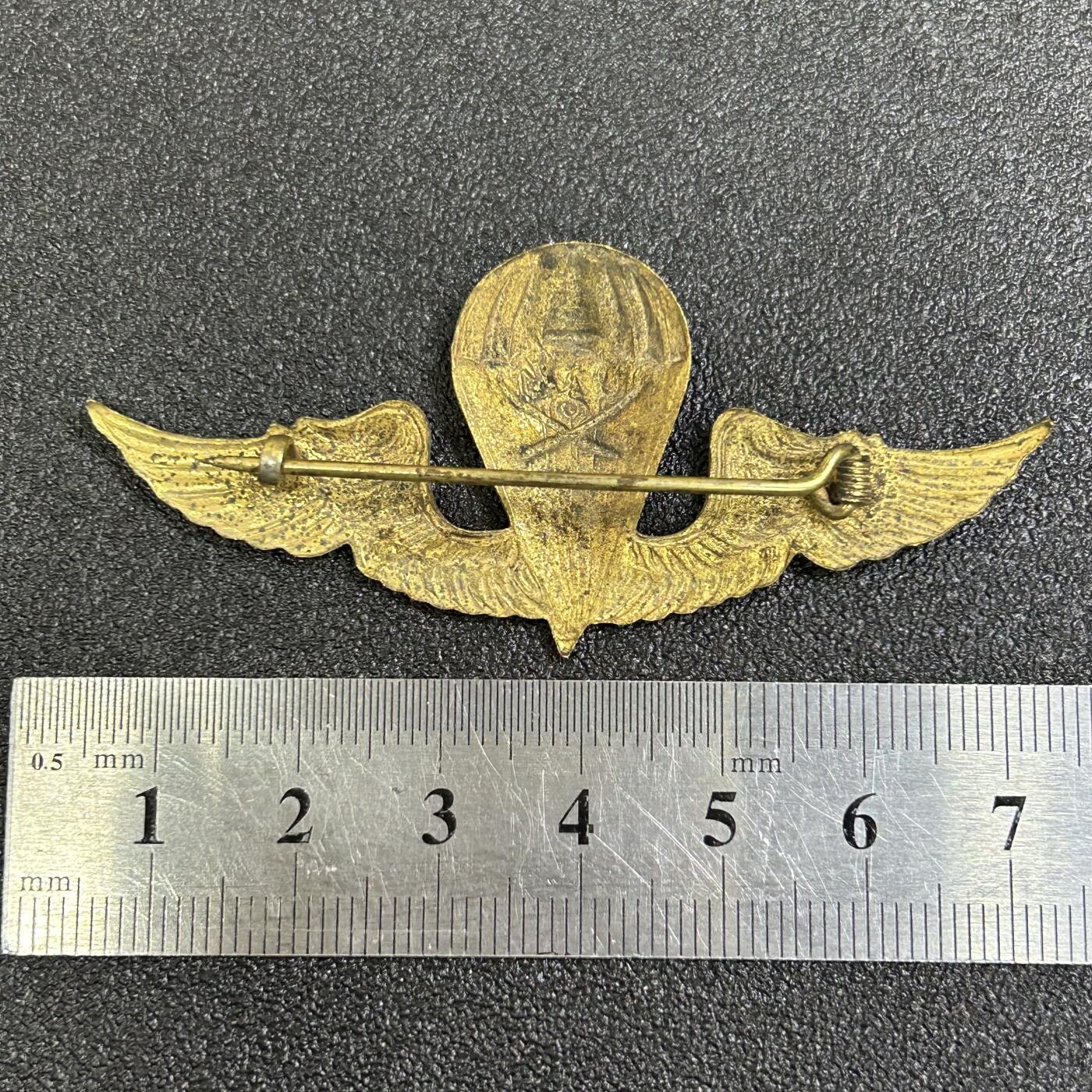 西秦中古拍卖第八十一期  泰国越南战争时期 泰国皇家武装力量跳伞证章