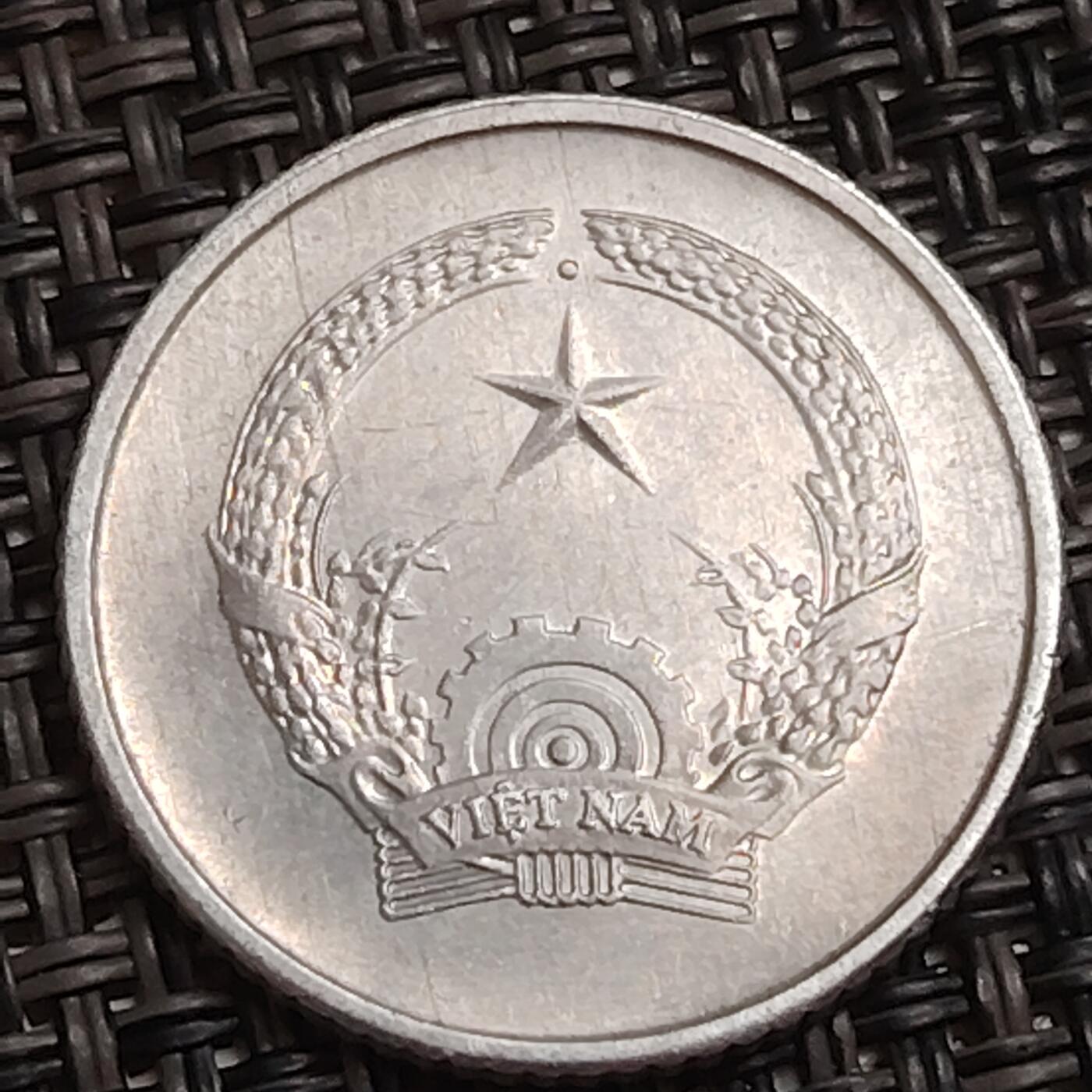 布加迪🐬～世界钱币(上海)🌾第 283 期 /  各国套币和散币 越南🇻🇳 1976年 5毫 原光好品