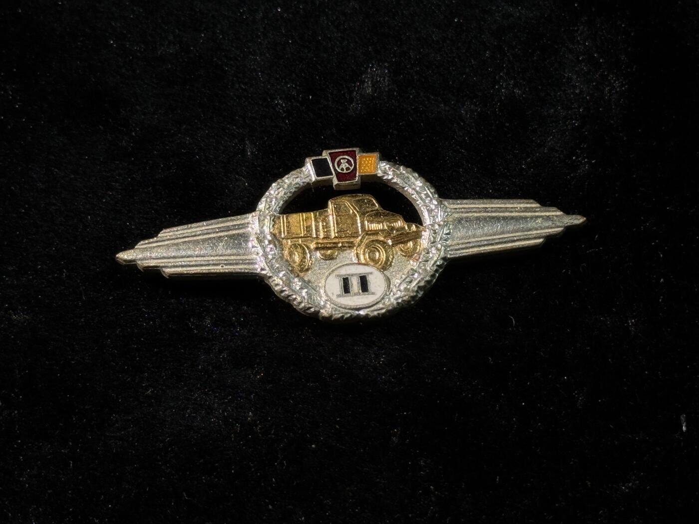 戎马世界章牌大赏，第112期 东德技能章