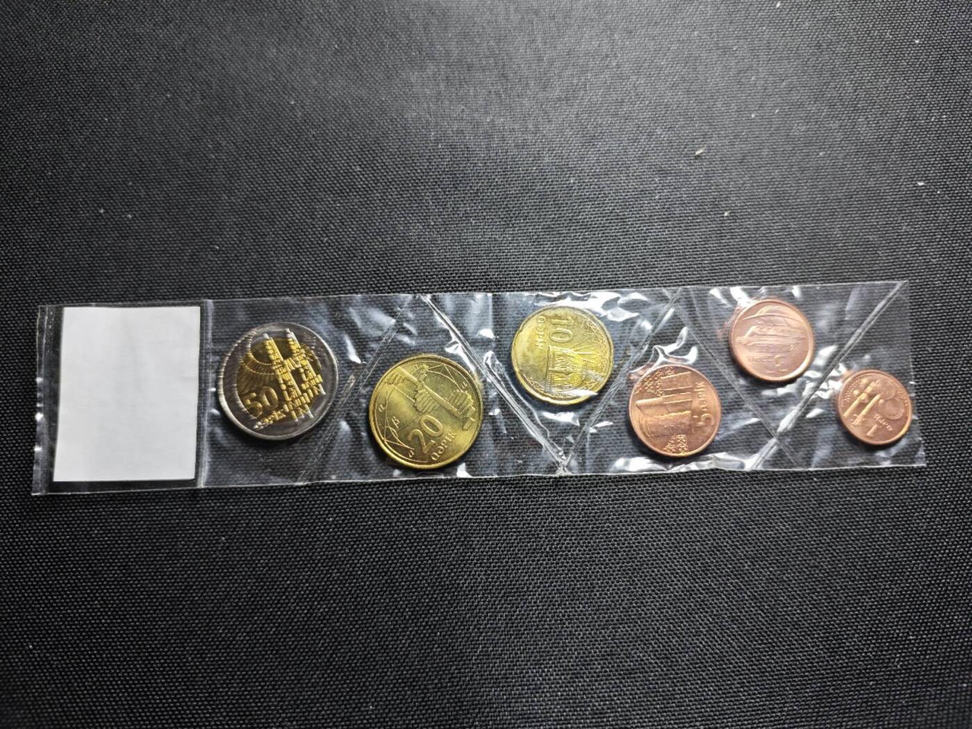 KK钱币收藏小铺   套币专场 2月预留时间 周末发货  阿塞拜疆大小面值一组