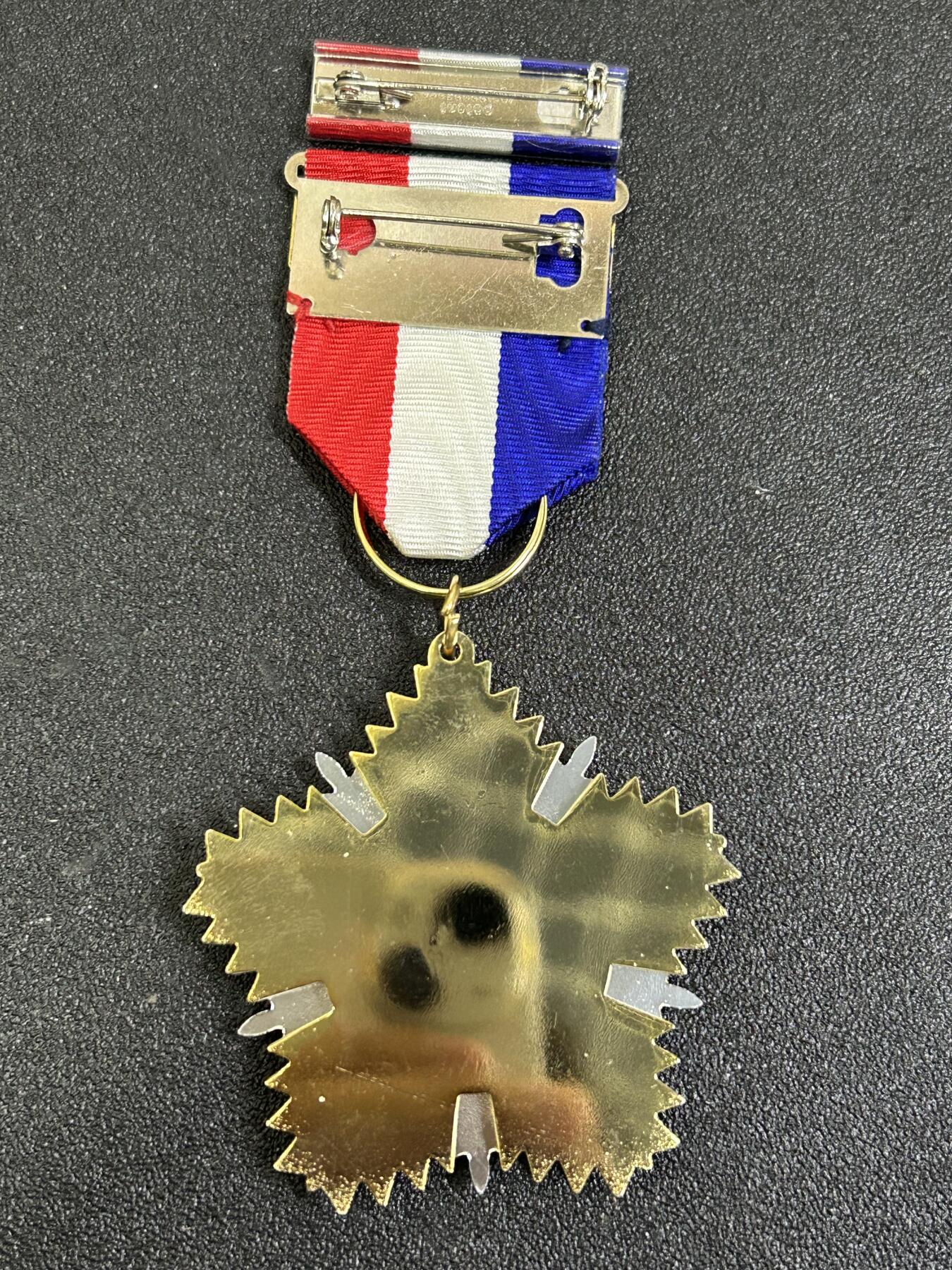 西秦中古拍卖第八十一期  民国军法楷模奖章 带勋略 退台后