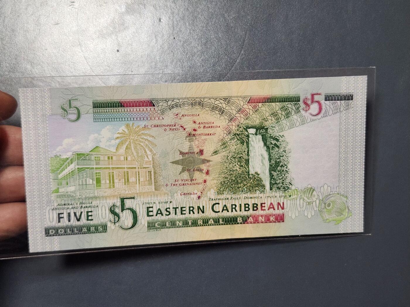 3月25号晚上8点 外国纸币自动截拍第45场 全新UNC 东加勒比 格林纳达（G标识）2003年5元