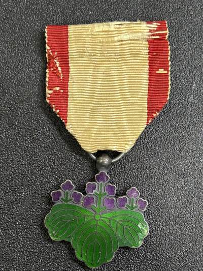 西秦中古拍卖第八十一期  - 不忘历史·抗战收藏 日本七等青色桐叶章 银制 很厚重