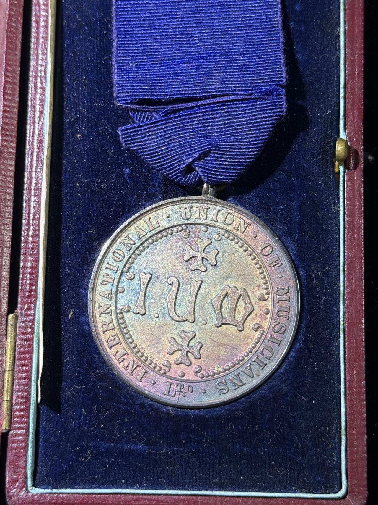 戎马世界章牌大赏，第112期 英国奖章，银制，极品包浆